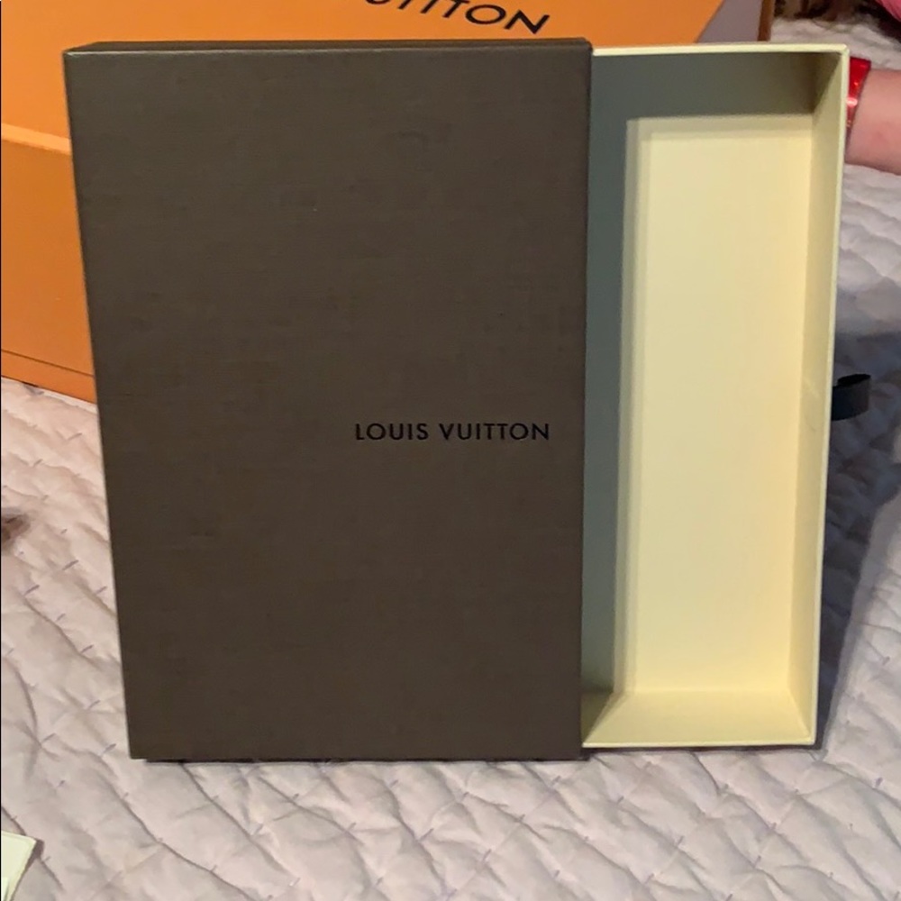 Louis Vuitton Box - Picture 2 of 3